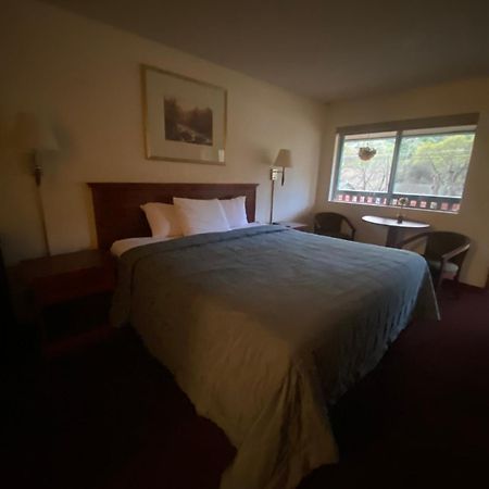 The River Inn Трі-Риверс Екстер'єр фото